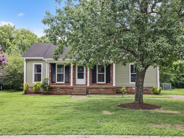 941 Harpeth Bend Dr, Nashville, TN 37221