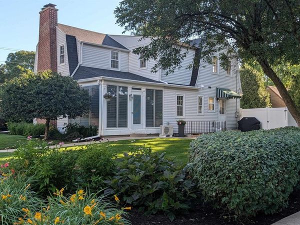1325 W Lincoln, FREEPORT, IL 61032