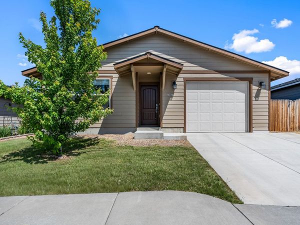 919 SE Maliah Avenue, Madras, OR 97741