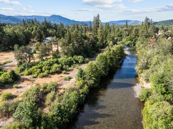 302 River Grove Drive, Cave Junction, OR 97523