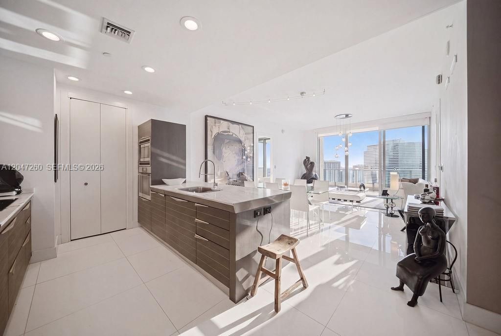 200 Biscayne Boulevard Way , Unit 5110, Miami, FL 33131 Photo