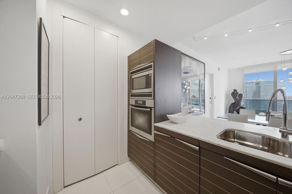 200 Biscayne Boulevard Way , Unit 5110, Miami, FL 33131 Photo