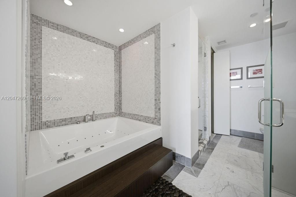 200 Biscayne Boulevard Way , Unit 5110, Miami, FL 33131 Photo