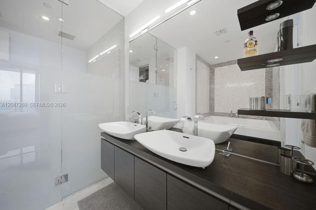 200 Biscayne Boulevard Way , Unit 5110, Miami, FL 33131 Photo