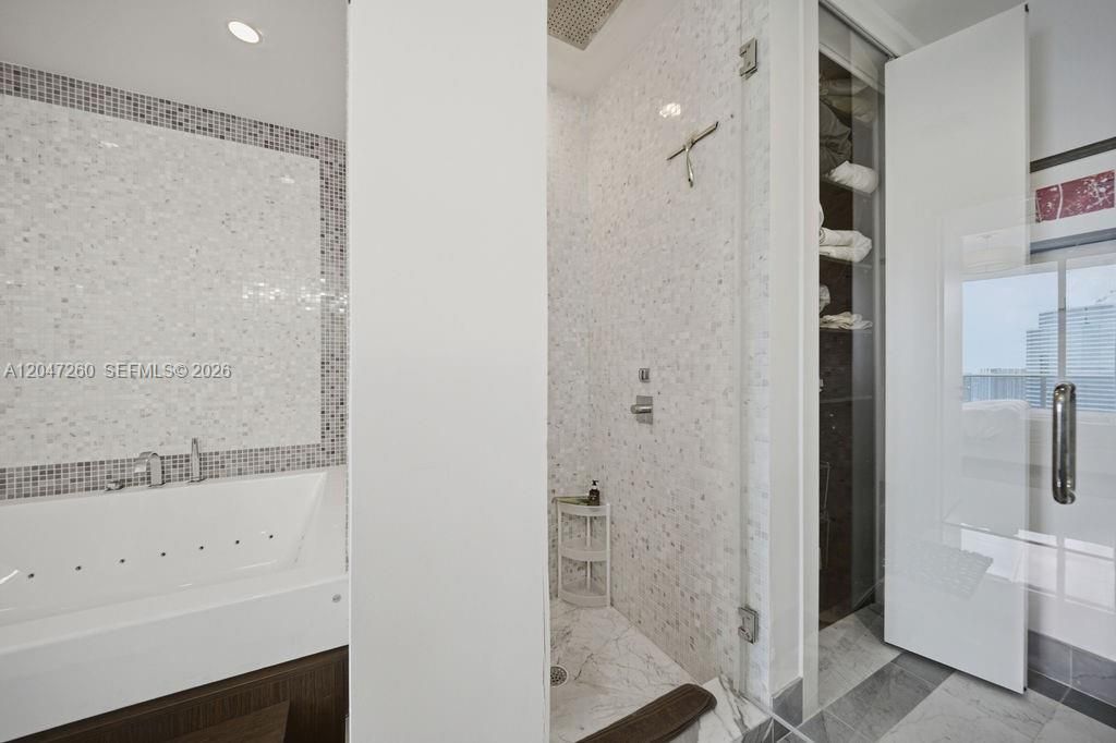 200 Biscayne Boulevard Way , Unit 5110, Miami, FL 33131 Photo