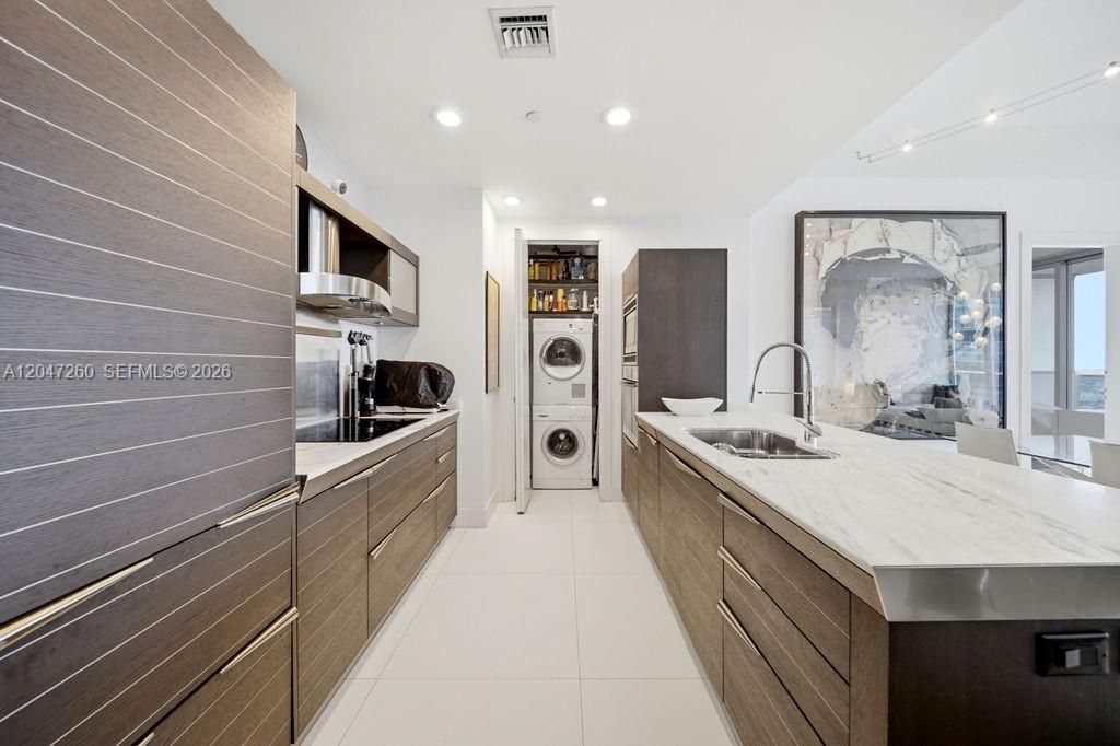 200 Biscayne Boulevard Way , Unit 5110, Miami, FL 33131 Photo