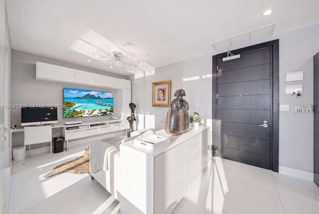 200 Biscayne Boulevard Way , Unit 5110, Miami, FL 33131 Photo