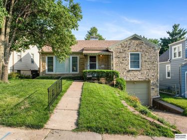 6335 William Street, Omaha, NE 68106