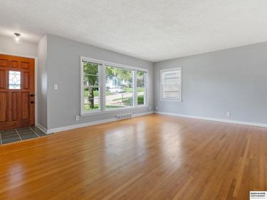 6335 William Street, Omaha, NE 68106