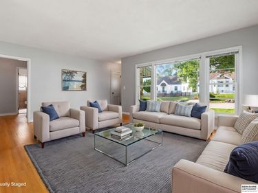 6335 William Street, Omaha, NE 68106