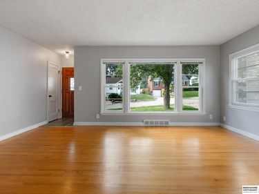 6335 William Street, Omaha, NE 68106