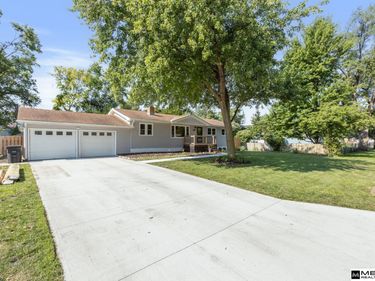 8315 Nicholas Street, Omaha, NE 68114