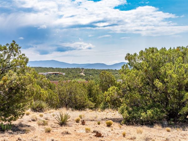 56 Paseo Del Coyote, Santa Fe, NM 87501