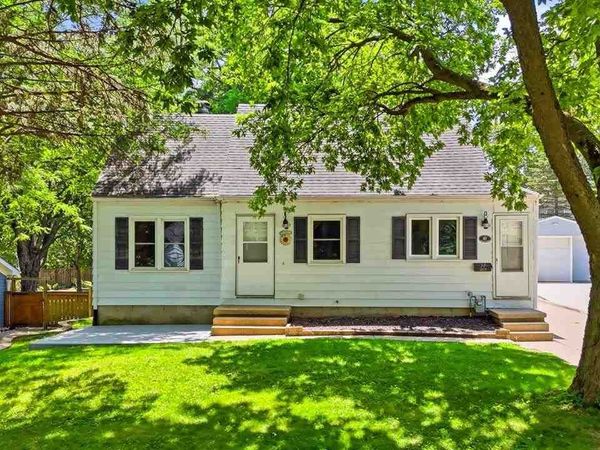 27 Prospect Pl, Iowa City, IA 52246
