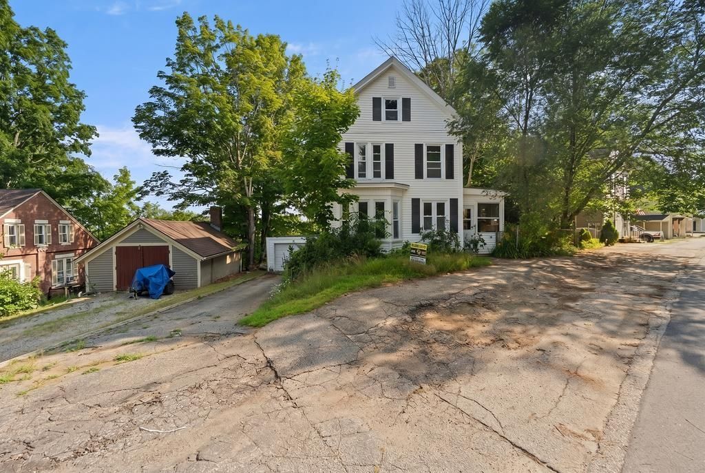 10 W High Street, Somersworth, NH 03878 Main Photo