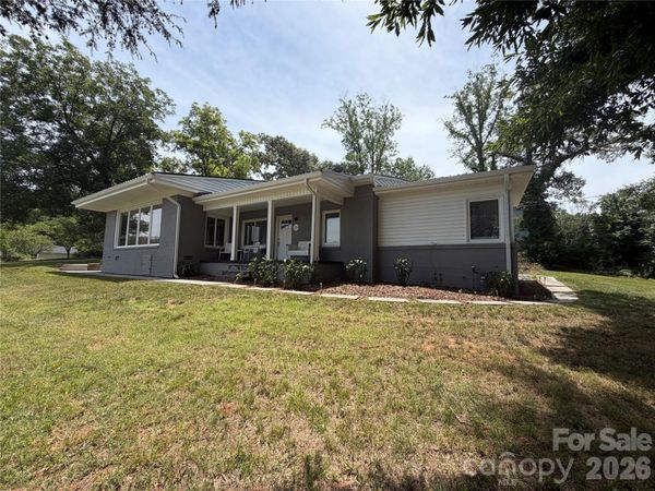 104 31st Avenue NE, Hickory, NC 28601