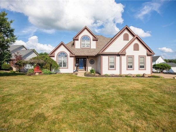 5972 Sunscape Drive NE, Louisville, OH 44641