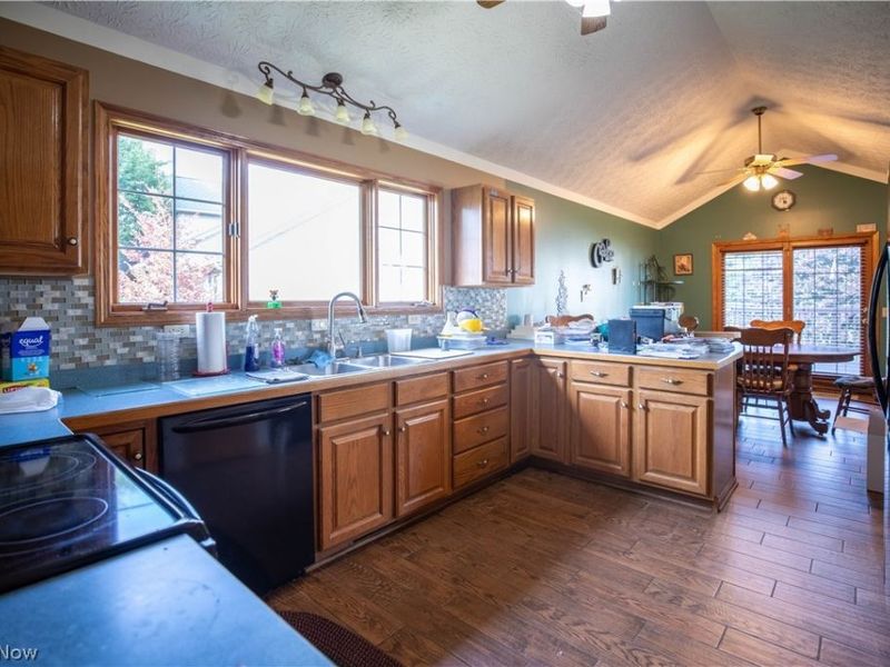 5972 Sunscape Drive NE, Louisville, OH 44641 Photo 10