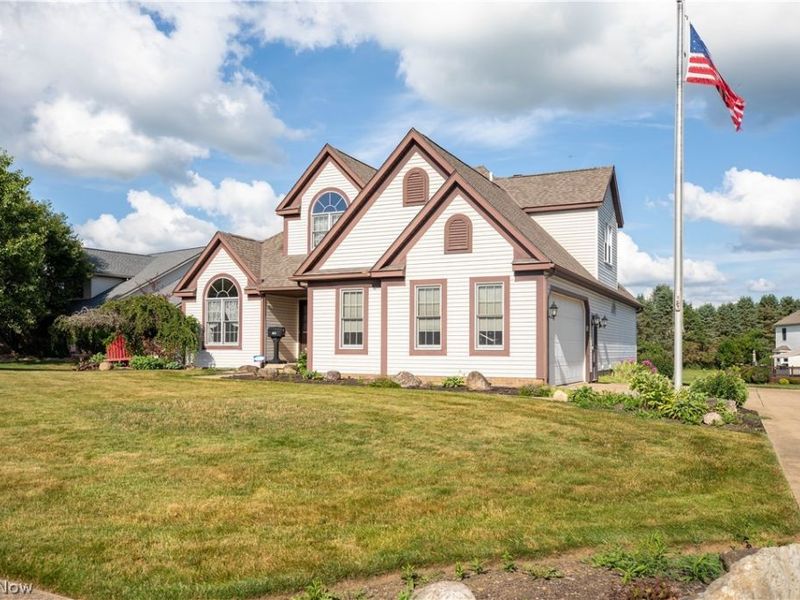 5972 Sunscape Drive NE, Louisville, OH 44641 Photo 2