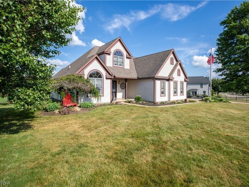 5972 Sunscape Drive NE, Louisville, OH 44641 Photo 3