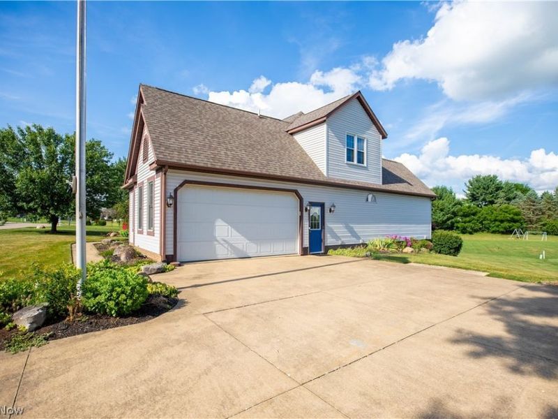 5972 Sunscape Drive NE, Louisville, OH 44641 Photo 4