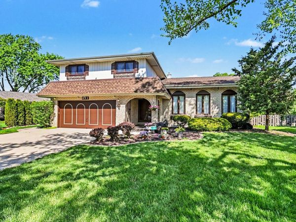 421 E Barclay Court, Elmhurst, IL 60126