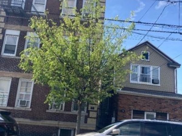 131 Delancy St, Newark, NJ 07105