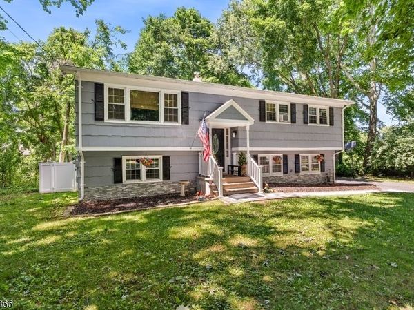 31 Orchard St, Mount Olive, NJ 07828