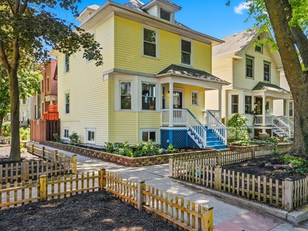 3757 N Bosworth Avenue, Chicago, IL 60613