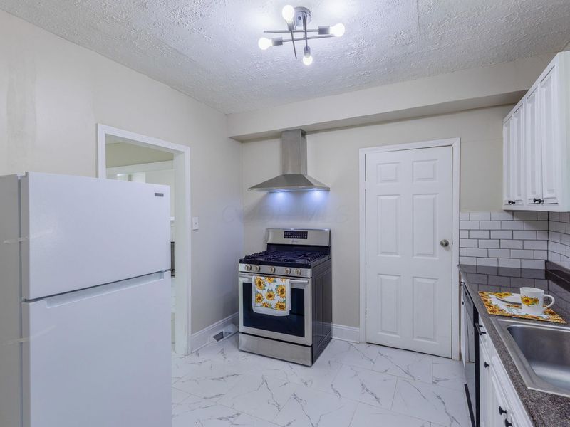 1574 Isabel Avenue , Columbus, OH 43211 Photo 11