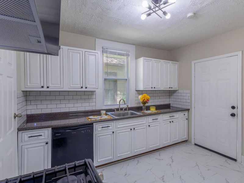 1574 Isabel Avenue , Columbus, OH 43211 Photo 12