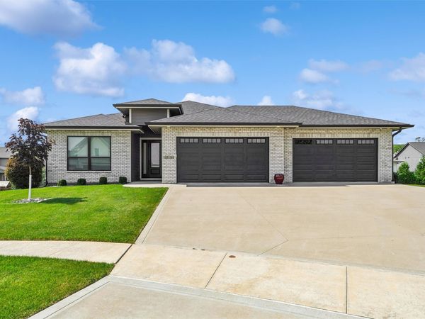 10154 Bolton Place, West Des Moines, IA 50266