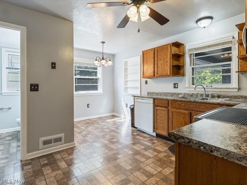 2348 Saybrook Road, University Heights, OH 44118 Photo 15