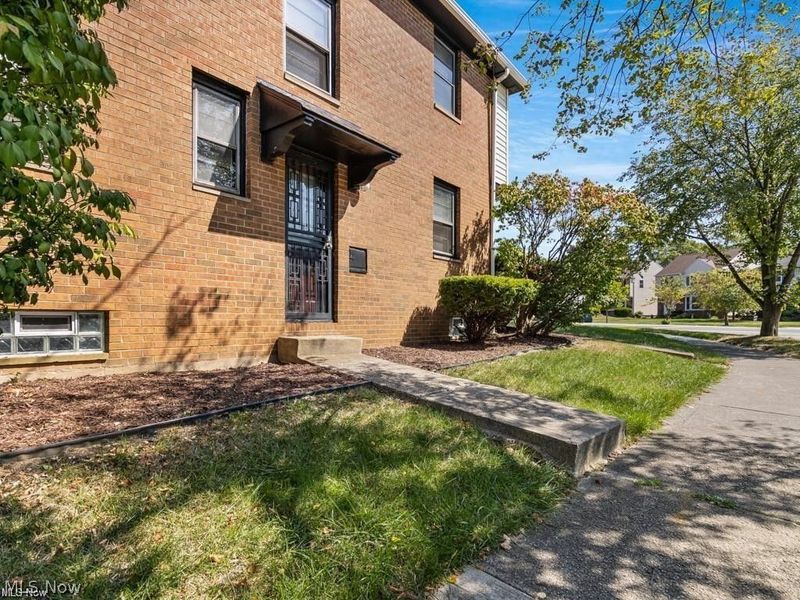 2348 Saybrook Road, University Heights, OH 44118 Photo 3
