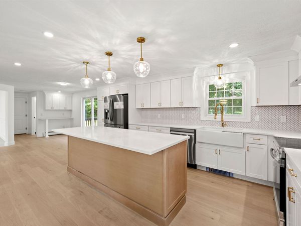 4 Elijah Hill Lane, Londonderry, NH 03053