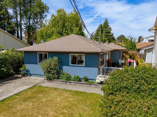 2142 Lannon Way, Sidney, BC V8L 4K2