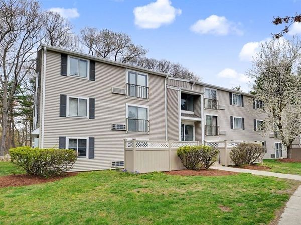 15 Village Rock Lane, Unit 10, Natick, MA 01760