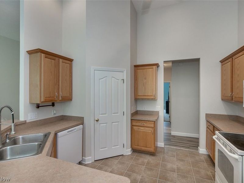 14450 Baywood Lane, Strongsville, OH 44136 Photo 11