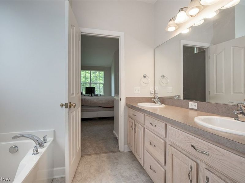 14450 Baywood Lane, Strongsville, OH 44136 Photo 17