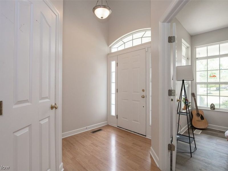 14450 Baywood Lane, Strongsville, OH 44136 Photo 2