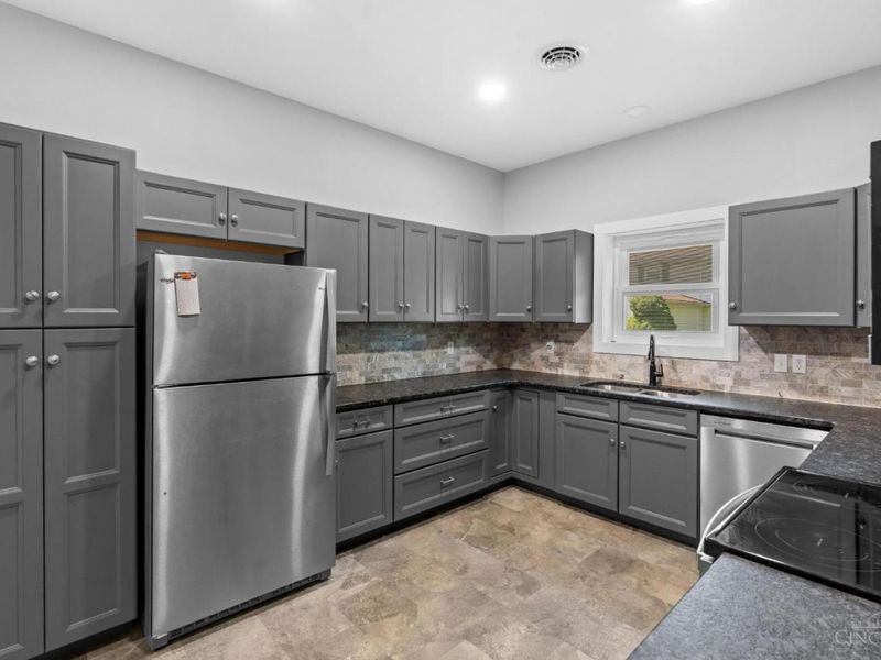 80 Circle Drive, New Vienna, OH 45159 Photo 9