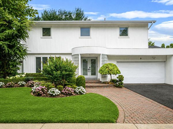 2 Sagamore Way N, Jericho, NY 11753