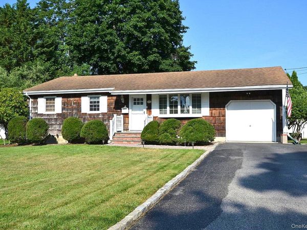 190 Pine Neck Avenue, East Patchogue, NY 11772