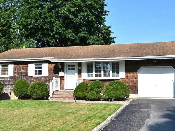 190 Pine Neck Avenue, East Patchogue, NY 11772
