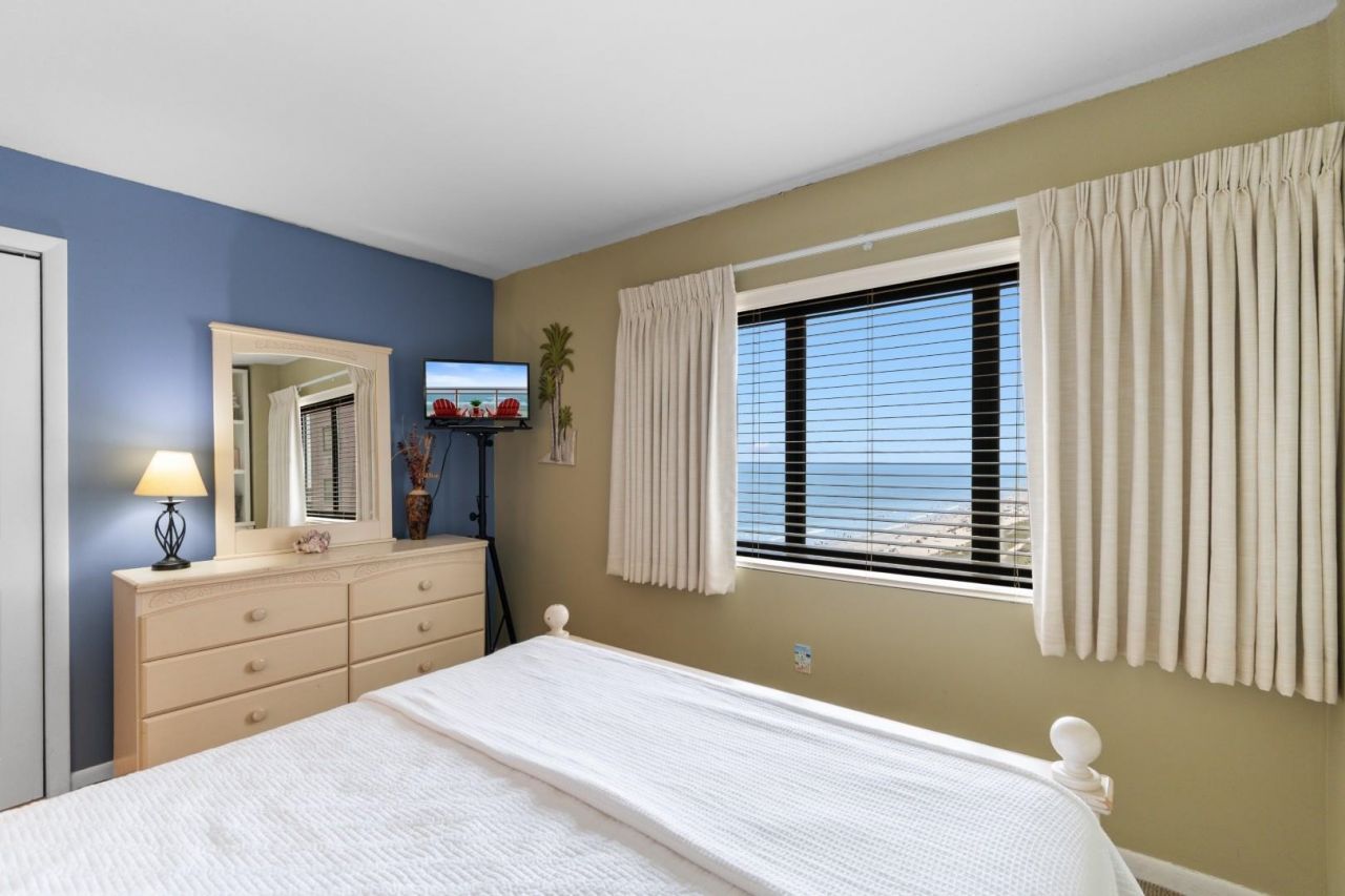 2500 N Ocean Blvd.  Photo 30