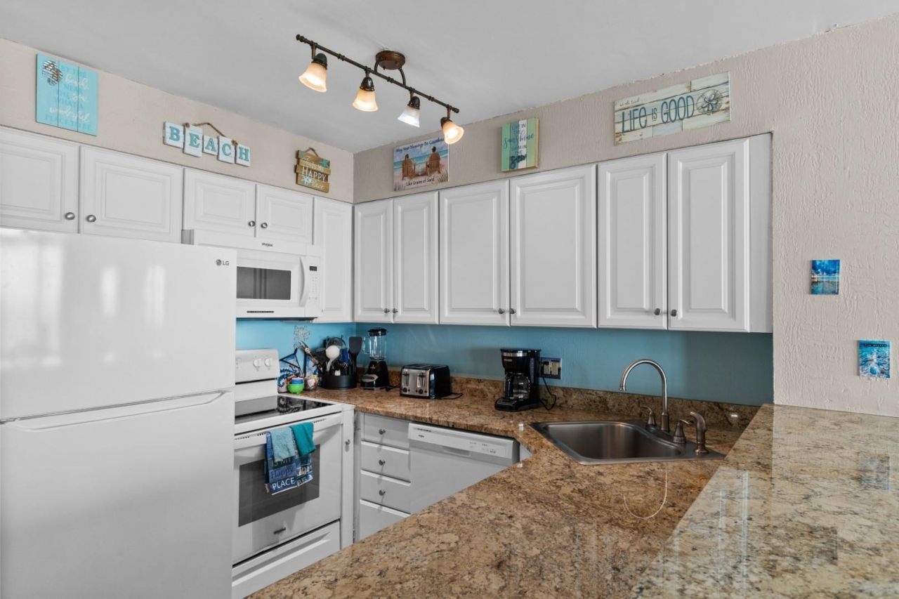 2500 N Ocean Blvd.  Photo 4