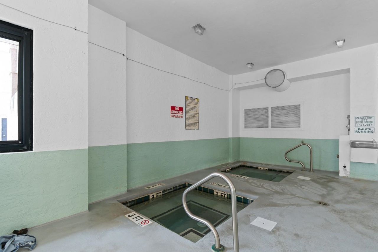 2500 N Ocean Blvd.  Photo 40