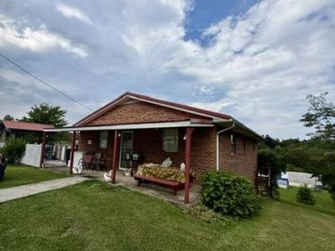 157 Deskins Lane, Frenchburg, KY 40322