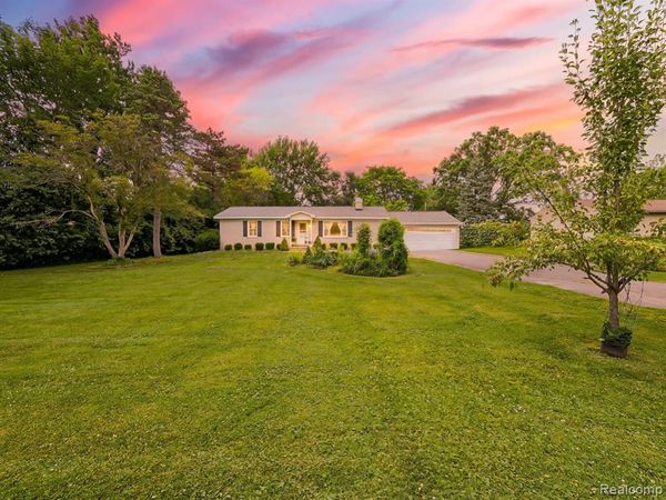52010 11 Mile Road, Lyon Twp, MI 48178