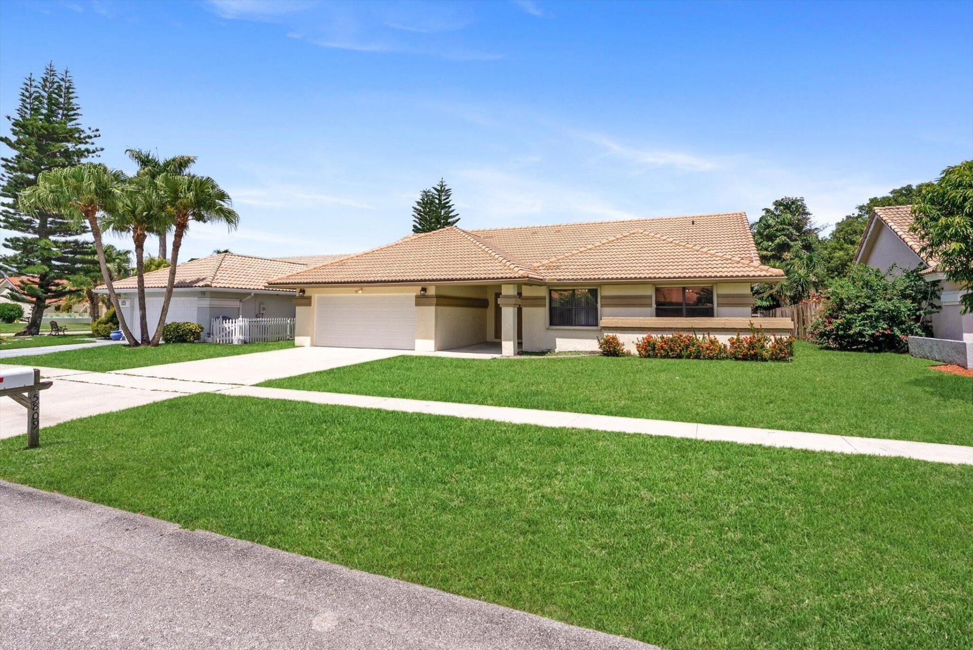 5809 Sun Pointe Circle, Boynton Beach, FL 33437 Photo